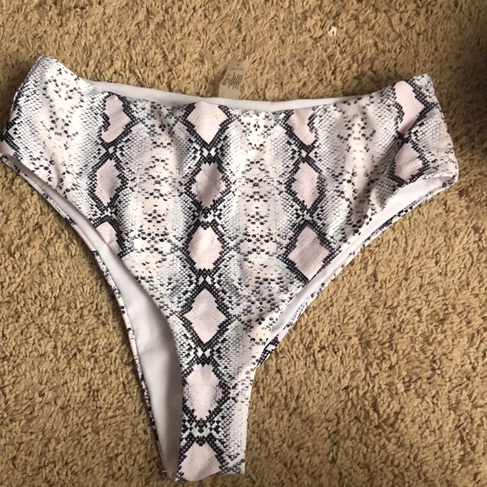 High-waisted bikini bottoms